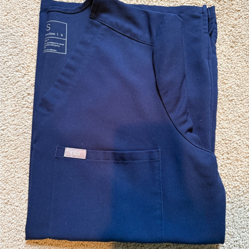Figs Catarina One Pocket Scrub Top in Navy